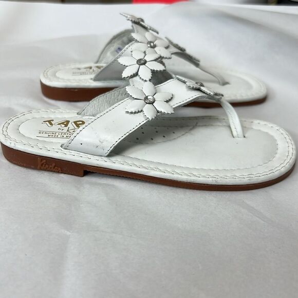 Taps by Kinder White floral embellished thong sandals NWOT size 10 - Picture 3 of 8